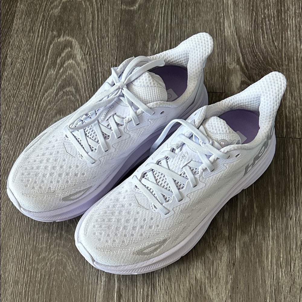HOKA CLIFTON 9 SNEAKERS